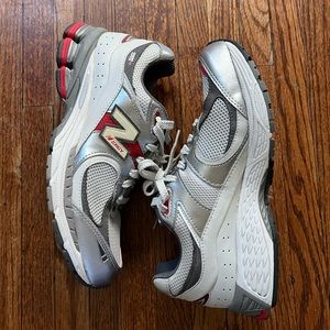New Balance 2002r